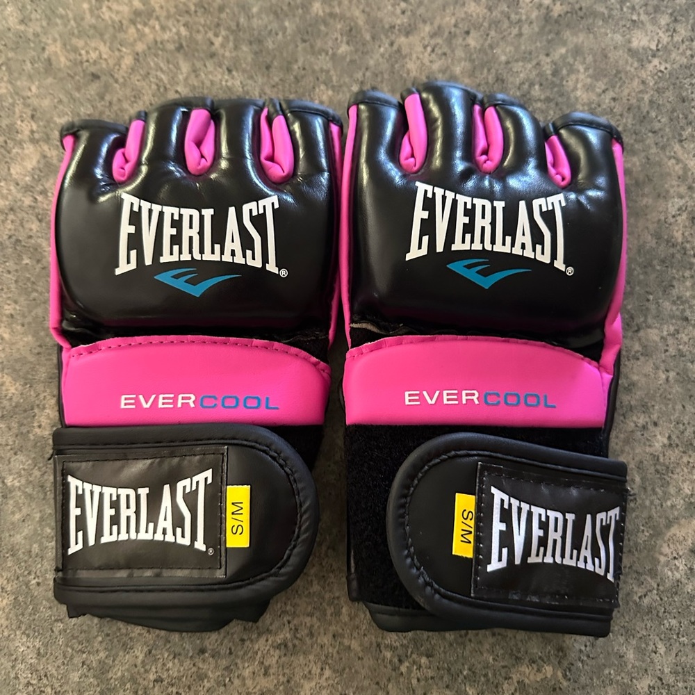 Women’s Everlast boxing gloves. Sz S/M. Worn 2x